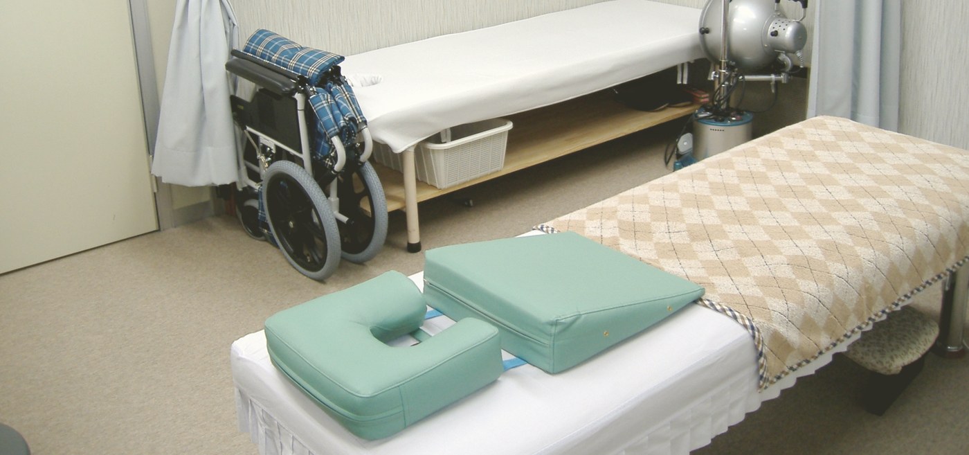 桜山整体院の施術ベッドと院内の様子
